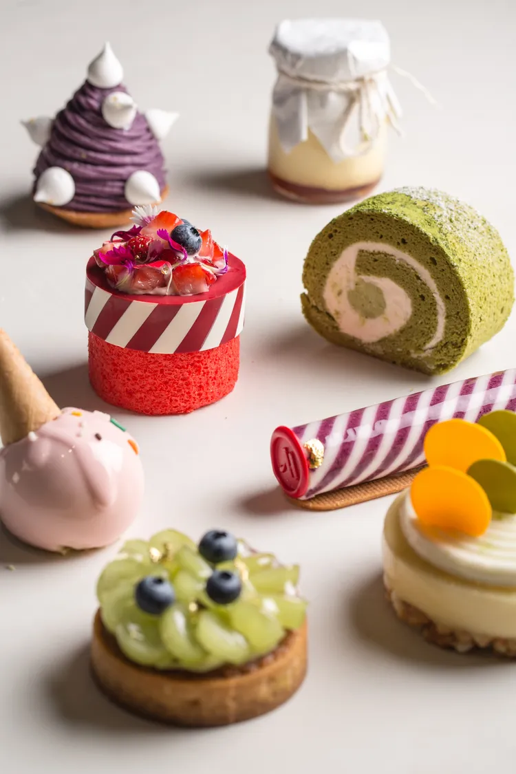 台北萬豪「1+1好食成雙」雙11快閃優惠，西華匯精選外賣精緻小蛋糕系列，活動期間每份優惠價111元。業者提供