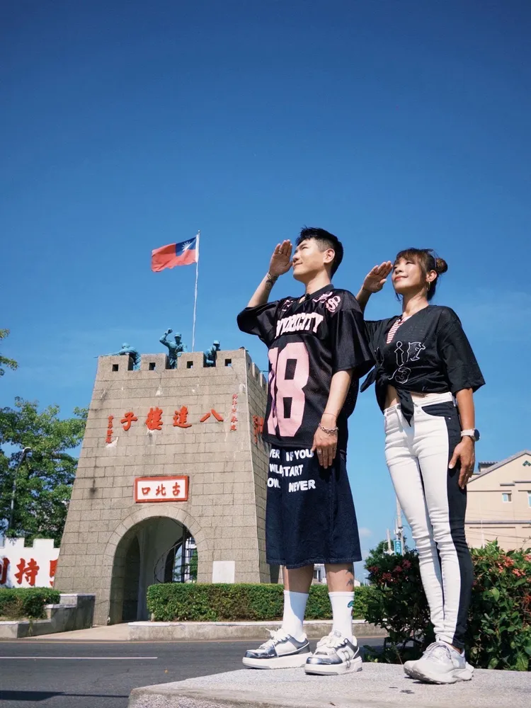 段慧琳（右）和小鹿走訪小金門。民視提供