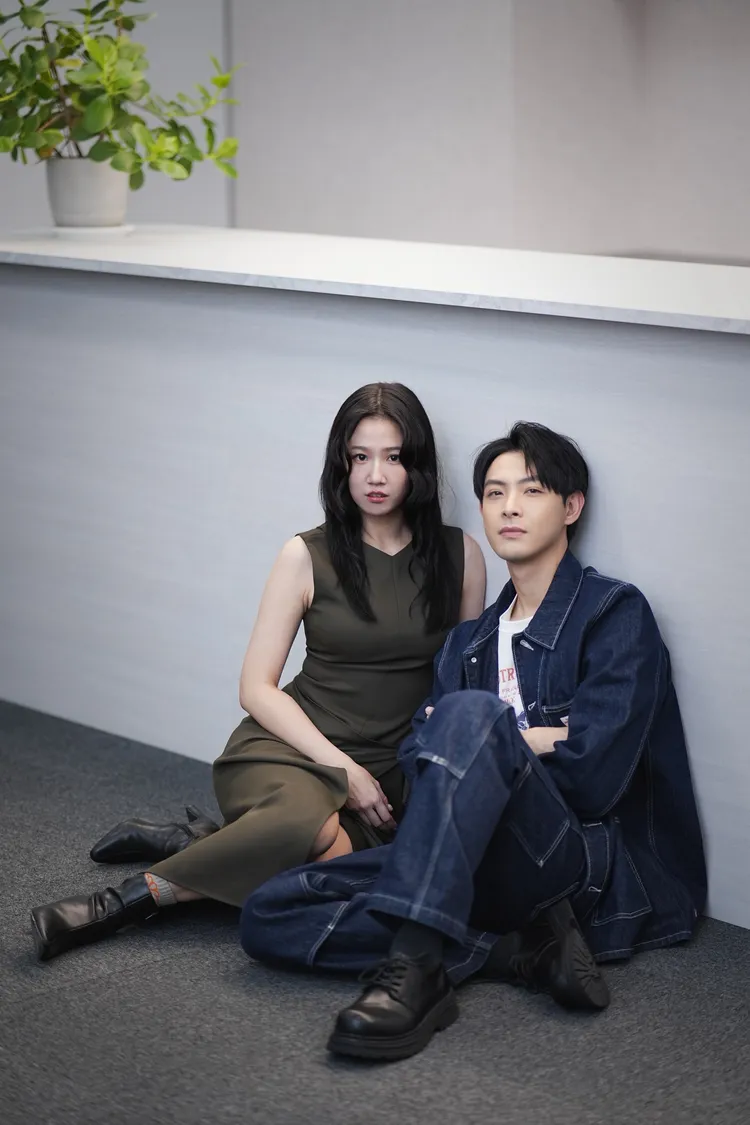 方志友（左）給連晨翔不少新手父母注意事項。彭欣攝