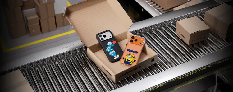 RHINOSHIELD犀牛盾双11限时优惠开跑，千款正版授权图款手机壳全面5折起，满额再送咖啡与折扣金，吸引粉丝抢购。犀牛盾提供