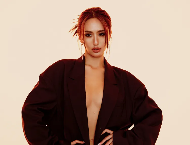  網紅薔薔個性嗆辣，更不吝展露火辣身材。VieFor提供