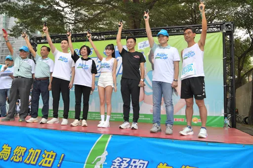 2.6万人晨跑嗨翻台中！边荷律现身舒跑杯　粉丝暴动涌现场