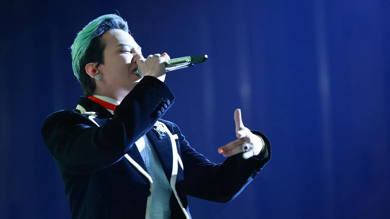 GD在APEC晚宴表演3首歌。翻摄联合TV