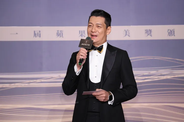 今天举行的首届「苹果爱美奖」，由聂云担任主持人。摄影中心摄