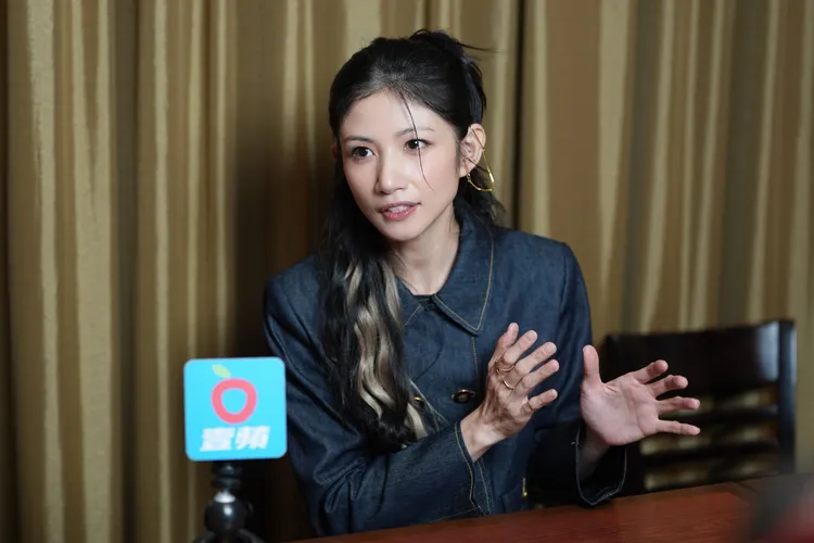 李千娜談到媒人顏正國生前的叮囑。彭欣偉攝