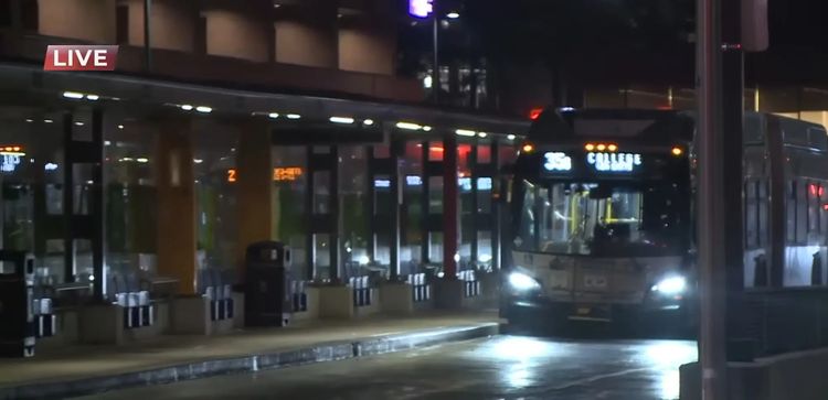 離奇偷車案!男子盜走公車 沿路守規矩照常停站上下客