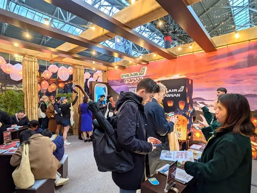 台湾天灯快闪伦敦市集　英国民众一早排队盼赴台旅游