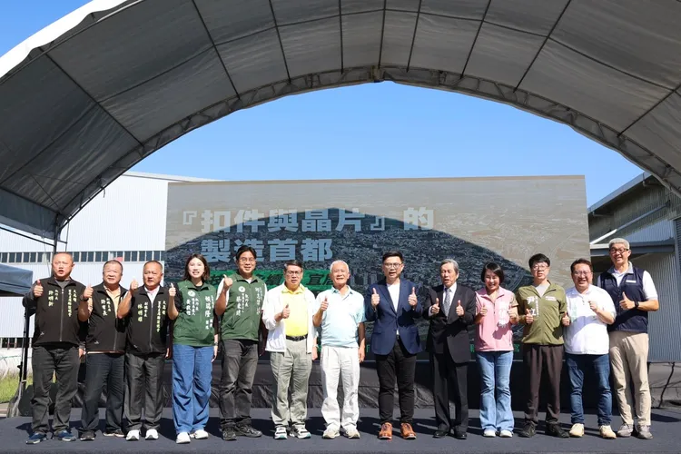 議員黃彥毓、何權峰、議員參選人尹立、黃偵琳、黃敬雅、蔡秉璁，以及大高雄里長聯誼會副總主席許有長、林明雄皆出席表達支持。翻攝畫面