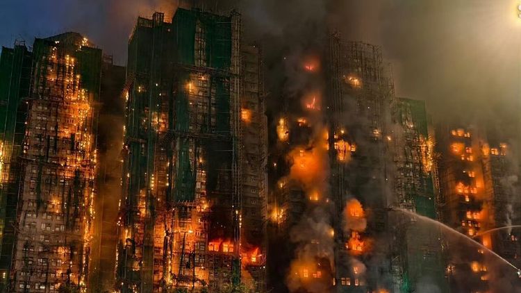 香港宏福苑大火增至65死70傷　16樓梯間救出生還者