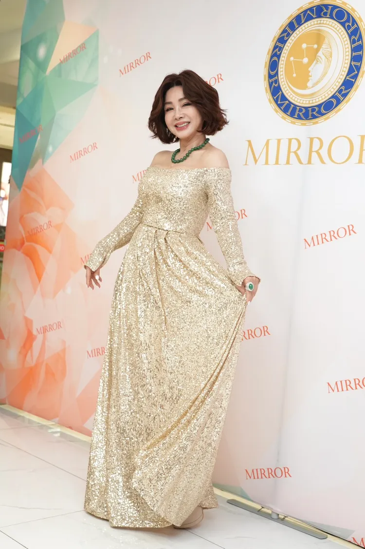 陳美鳳金光閃閃宛如女王架到。攝影中心攝