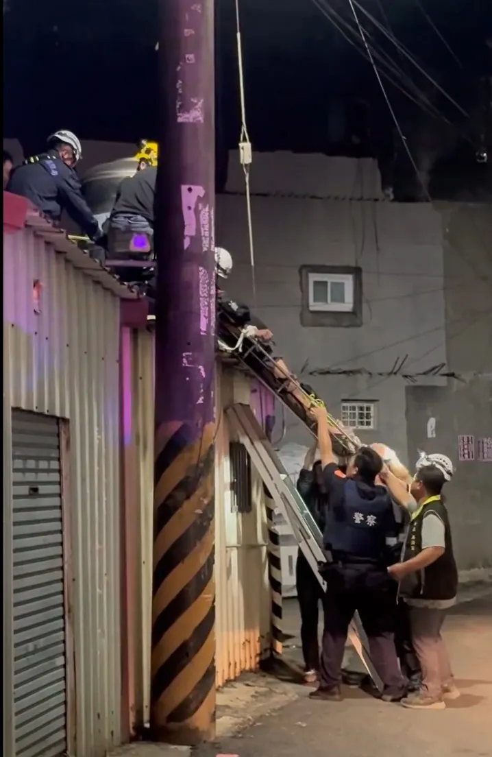 苏男不知为何跑到屋顶上。翻摄threads