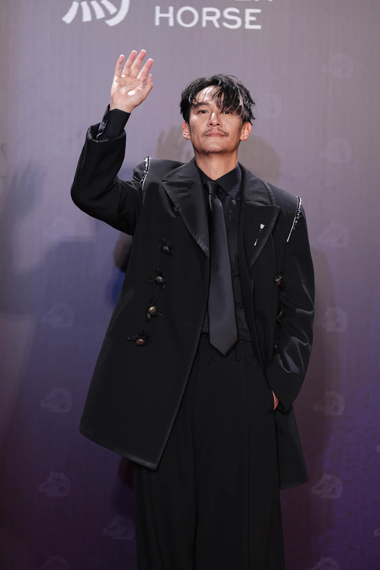 張震以不羈頹廢感蟬聯紅毯最帥。攝影中心攝
