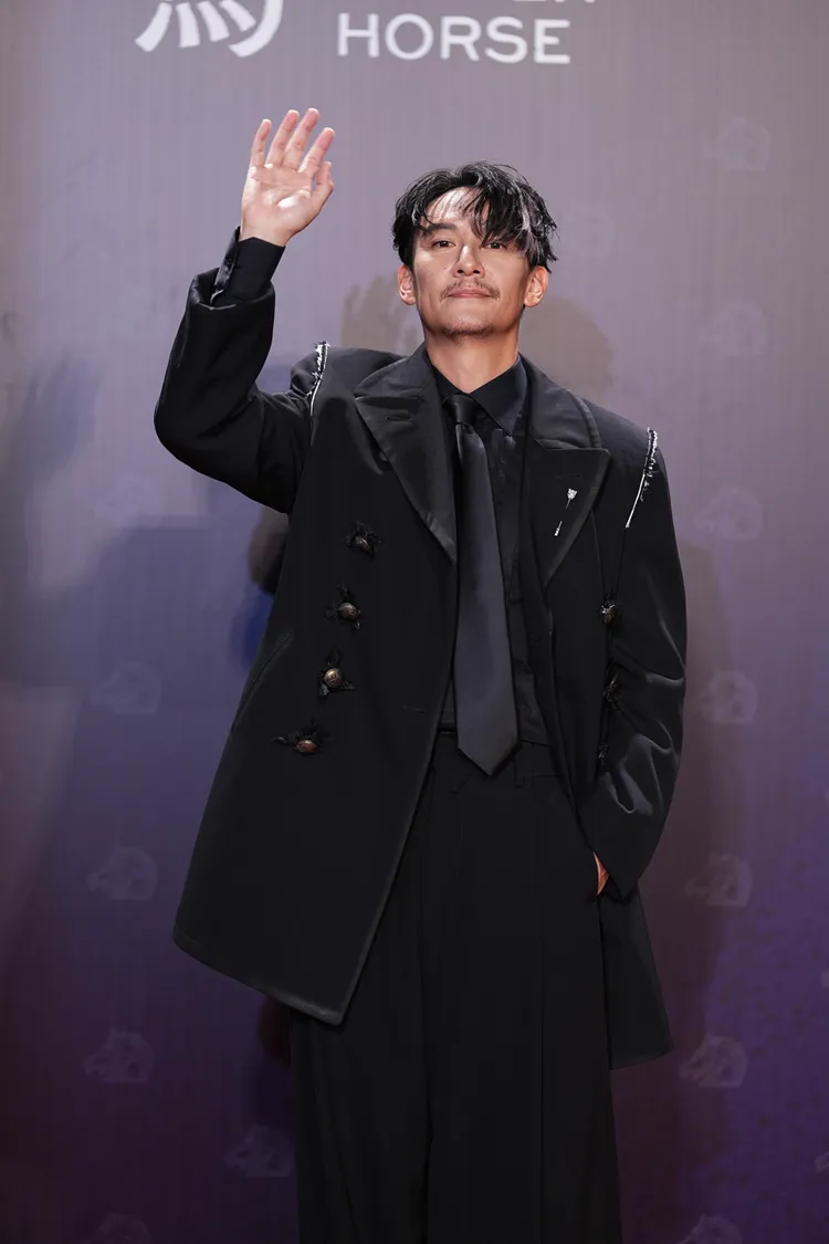 張震以不羈頹廢感蟬聯紅毯最帥。攝影中心攝
