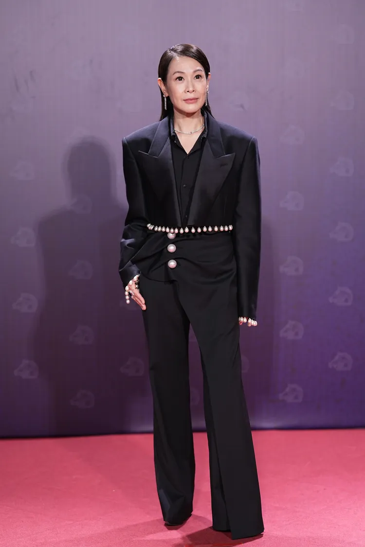 劉若英同樣以褲裝穿出女性的帥氣。攝影中心攝
