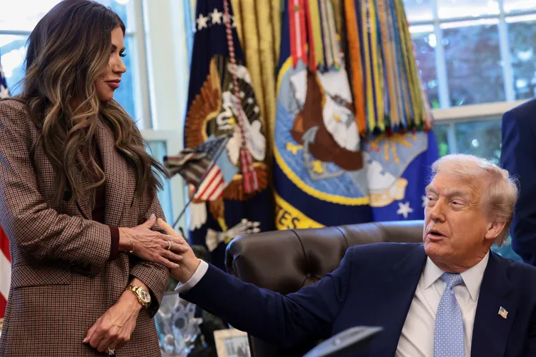 國土安全部長諾姆（左）是美國總統川普的愛將。路透社