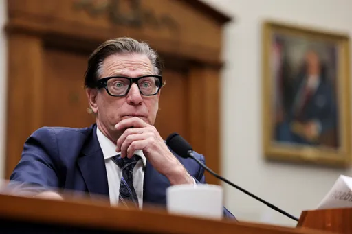 不知美国有飓风季！洪灾130人死竟爽爽度假　川普爱将的爱将请辞　