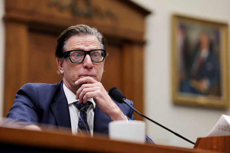 不知美國有颶風季！洪災130人死竟爽爽度假　川普愛將的愛將請辭　