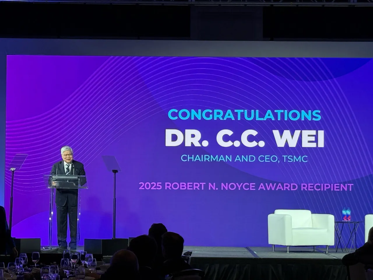 魏哲家、刘德音获奖　美商务部长贺「你们的领导改变了世界」