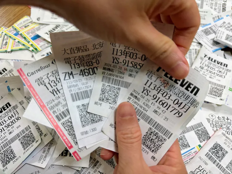 毕书尽父亲遭挂名公司负责人，该公司却涉嫌假立3.6亿发票，助其他企业逃税。壹苹新闻网摄