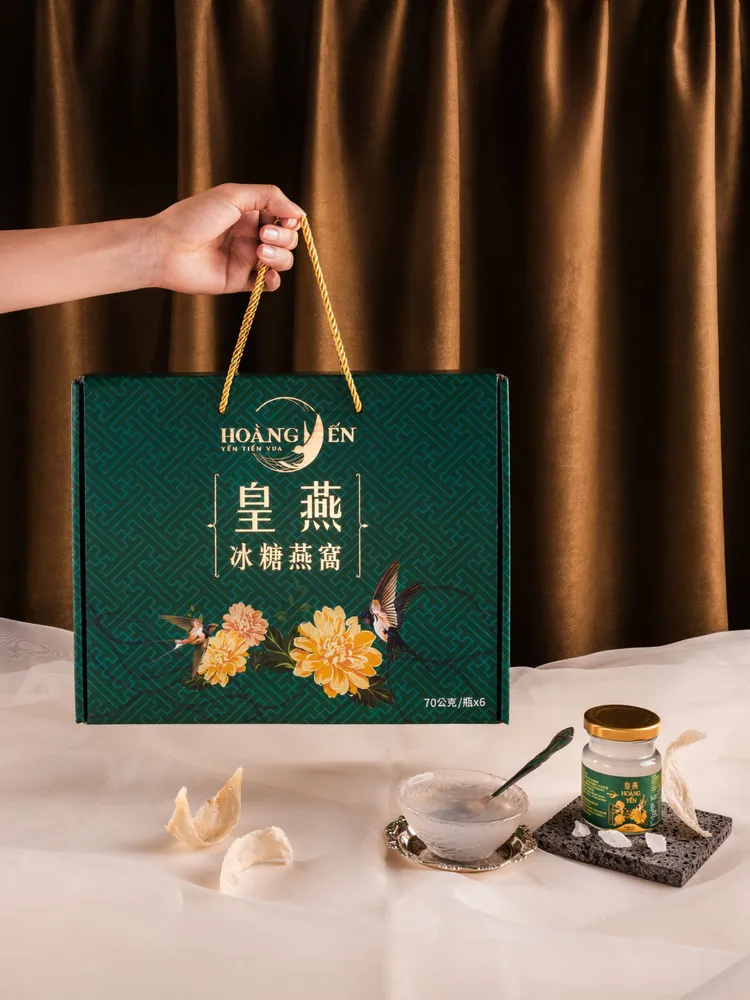 晶泉丰旅攜手HOÀNG YẾN皇燕推出早鳥優惠，預訂春節住房即贈限量燕窩禮盒，傳遞溫潤養生與新春祝福的美好寓意。晶泉丰旅提供