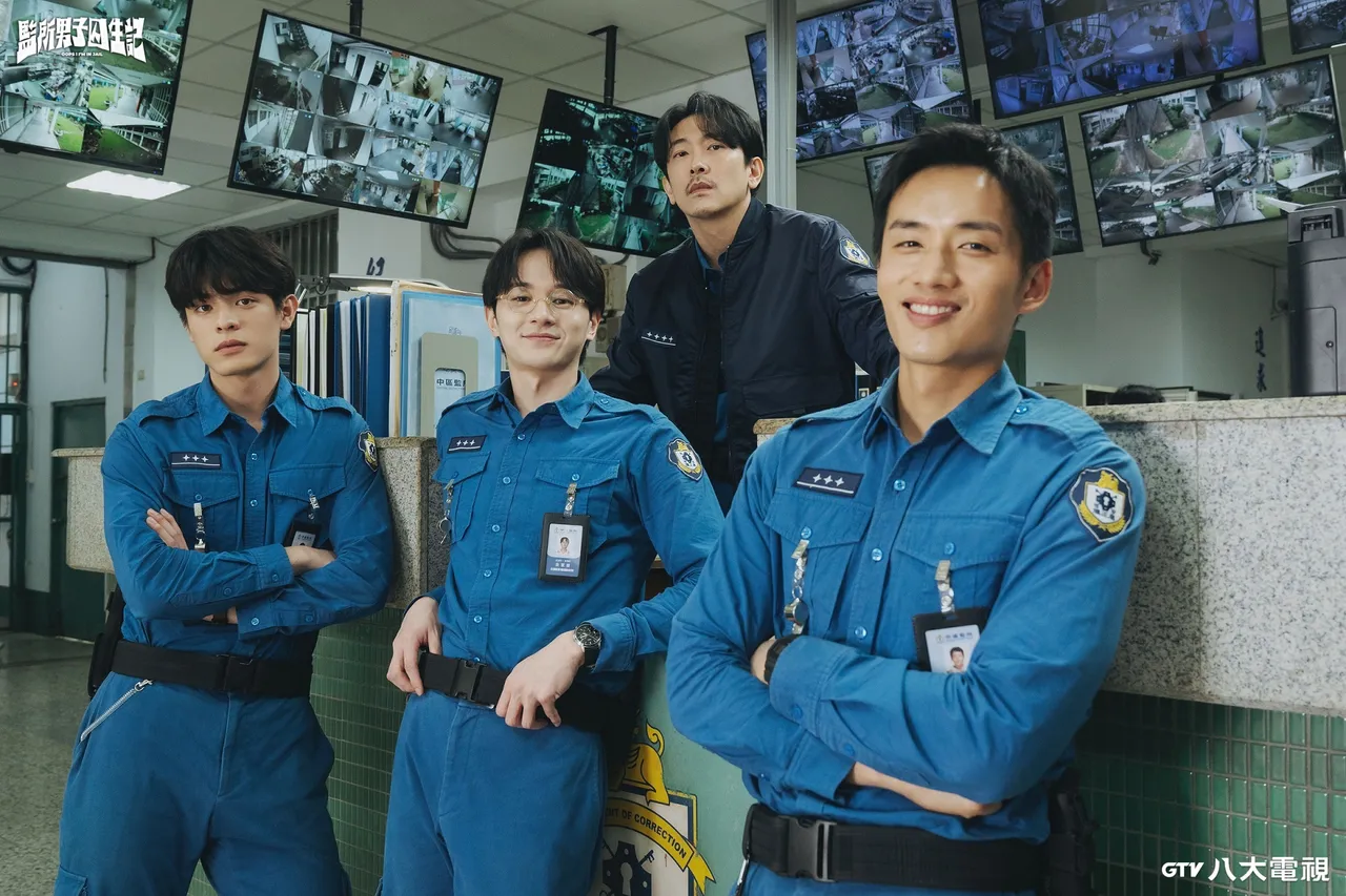 邱以太（左起）、张轩睿、施名帅、陈泽耀合作愉快，片场笑声不断。八大电视、壹壹影业、爱奇艺国际版提供