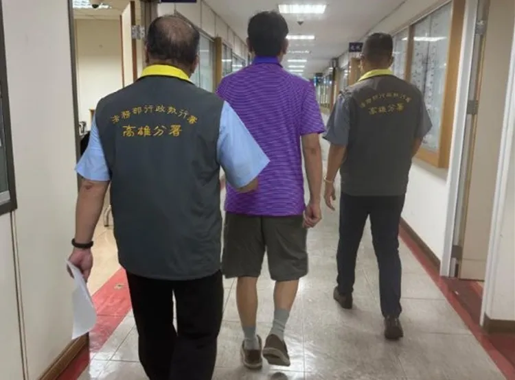 74岁沈男是股市大户，他欠税加罚金超过4000万不缴，还恶意脱产卸责，只愿以每月5000元国民年金分期缴纳。翻摄照片