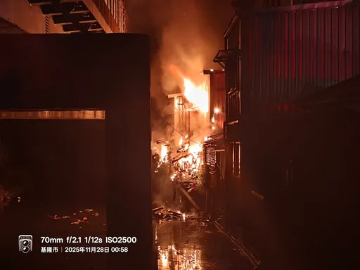 基隆凌晨惊传火警！民宅惨遭烈焰吞噬　9旬嬷逃生崩溃痛哭