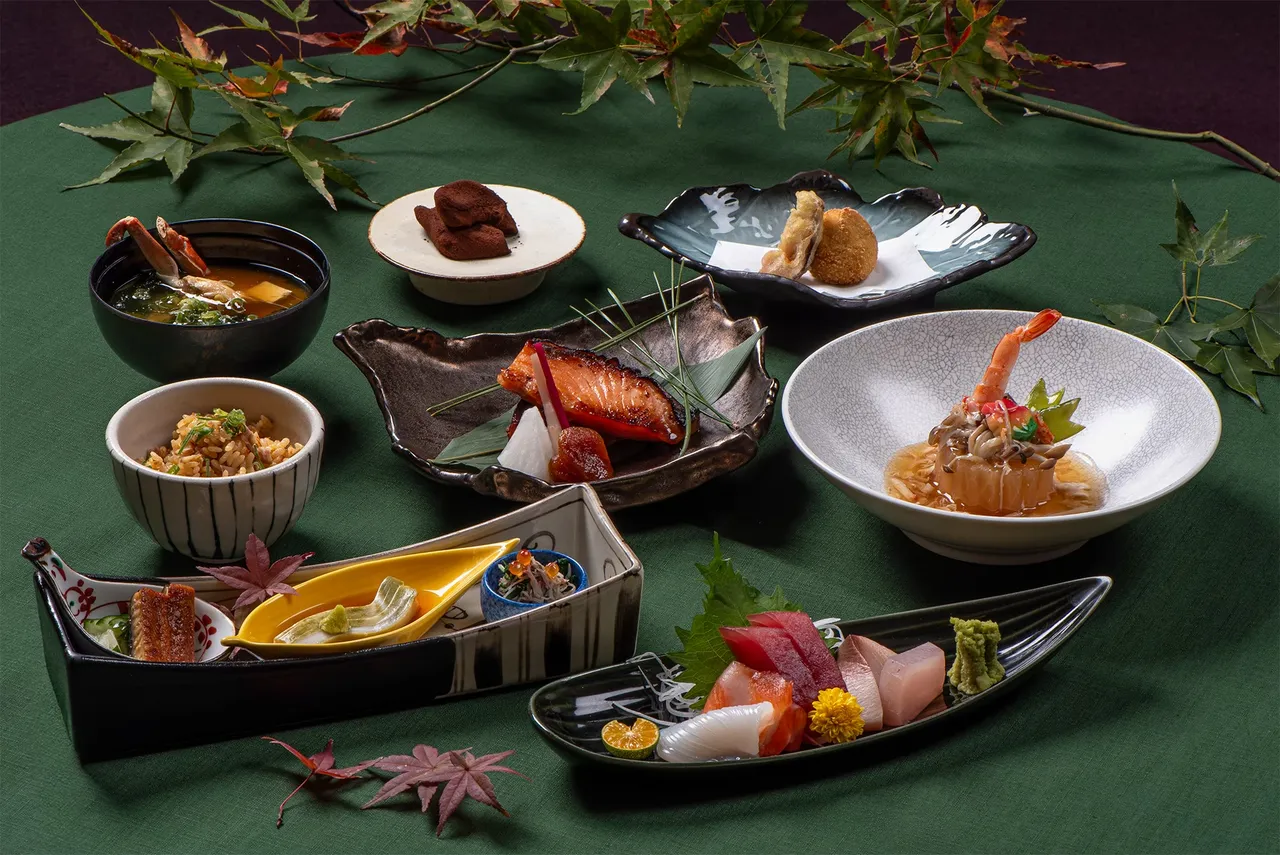 飨乐券独家升等单人舞日本料理节气会席晚餐或双人午间定食。业者提供