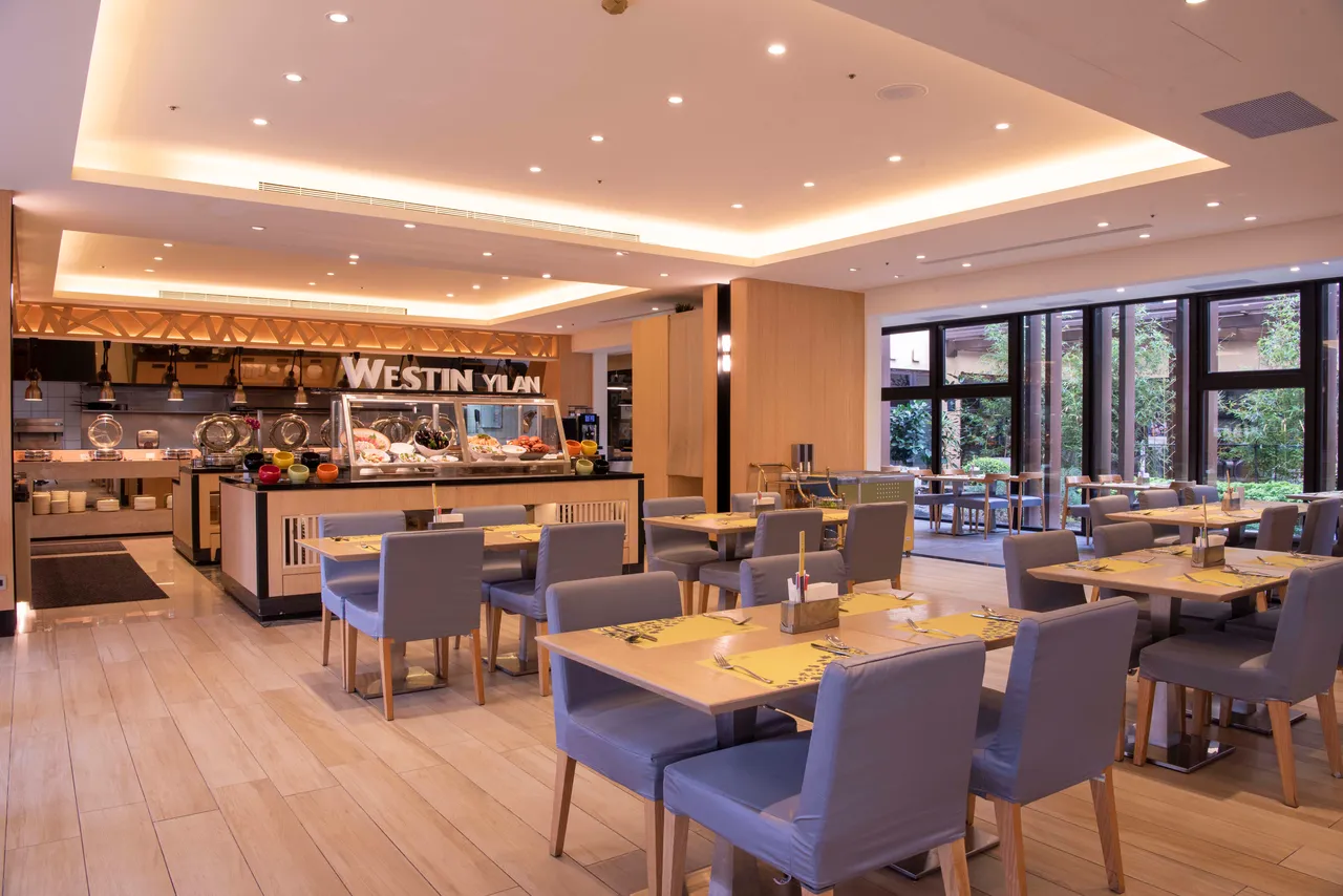 旅展独卖飨乐券999元用餐泡汤自由选择搭配，再享买十送一优惠。业者提供