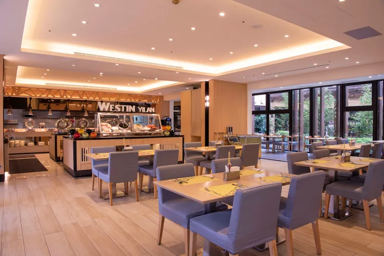 旅展獨賣饗樂券999元用餐泡湯自由選擇搭配，再享買十送一優惠。業者提供