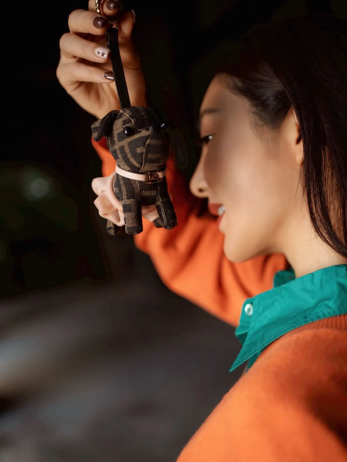 FENDI的狗狗吊飾讓吳速玲噴發少女心。品牌提供