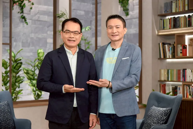 鄭弘儀（左）訪秦楊。三立提供