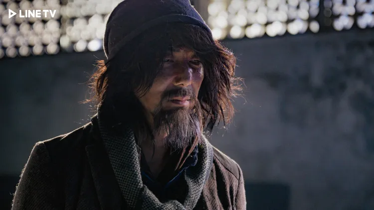 李李仁流浪漢造型讓人認不出。LINE TV提供