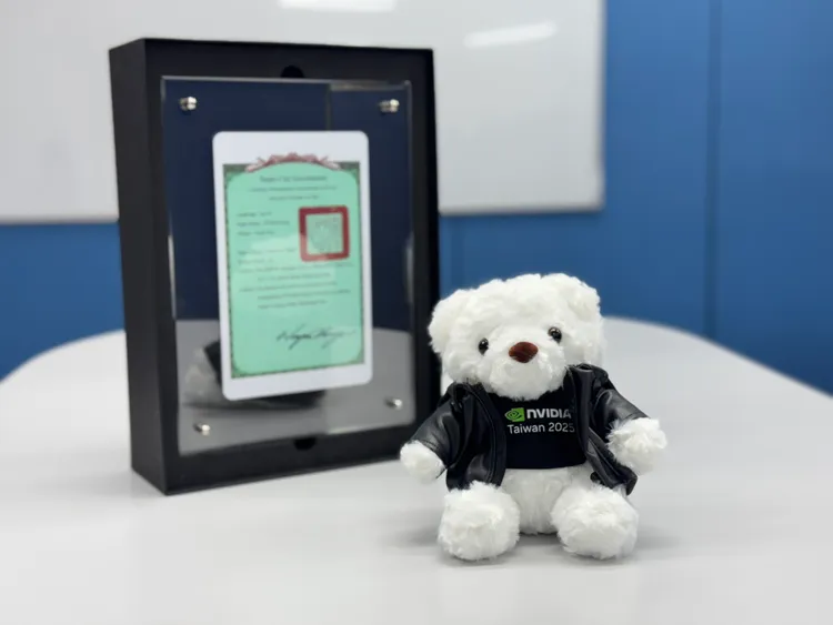 Ekman與蔣萬安互贈禮物。北市府提供