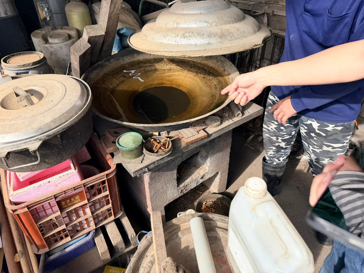 市府稽查該處養豬場，均未發現廚餘。市府提供