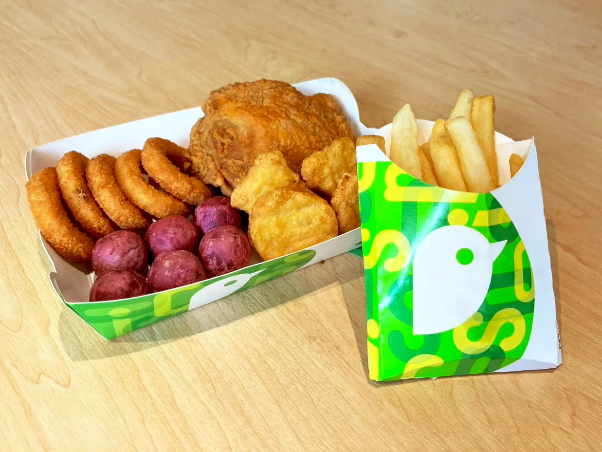 点心拼盘一次可吃到中薯、紫金QQ球、洋葱圈与鸡块。德克士提供