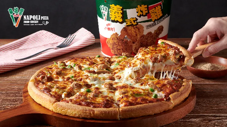 期間大披薩可享外帶、內用特價199元。拿坡里披薩‧炸雞提供