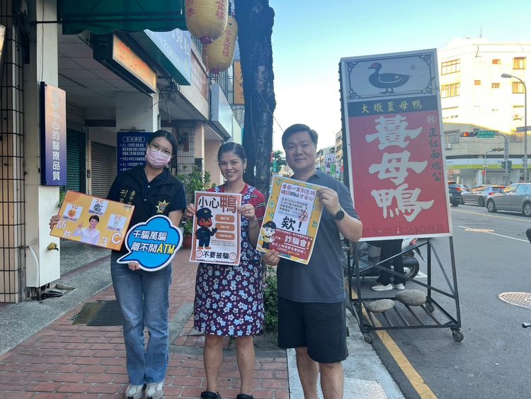 冬令進補也要「補腦防詐」 台中薑母鴨店「小心鴨」海報吸晴