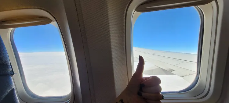 瑞安航空靠窗座位。翻攝自X @kambabe