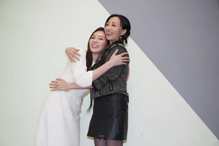 曾馨瑩（左）潘奕如是認識20多年的好友。彭欣偉攝