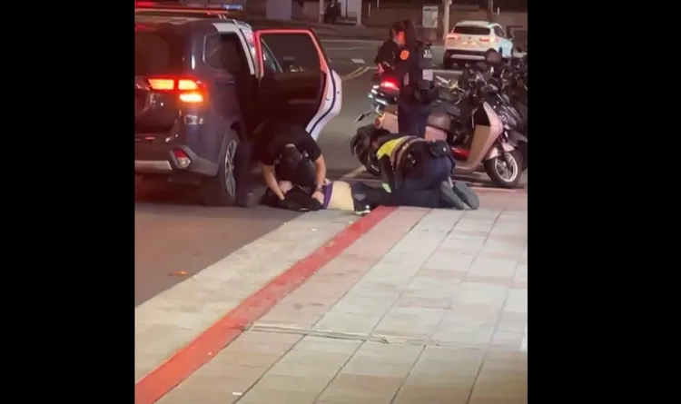 宋男被警方压制。翻摄自melvn.nosaj
