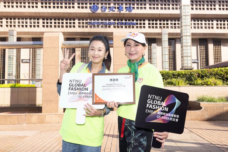 六月韌帶撕裂近況曝光　攜陳亞蘭徒步做公益