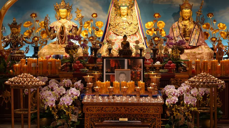 宏福苑祈福法會哀悼受難者。翻攝潘迎紫臉書