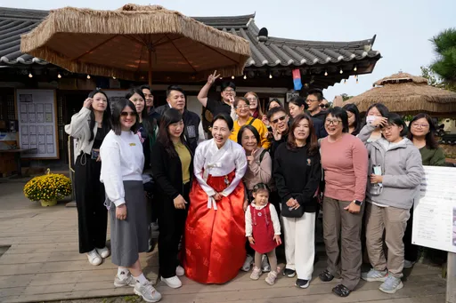 遊韓合照驚見「脫俗氣質美女」　來頭曝光嚇壞台灣人！