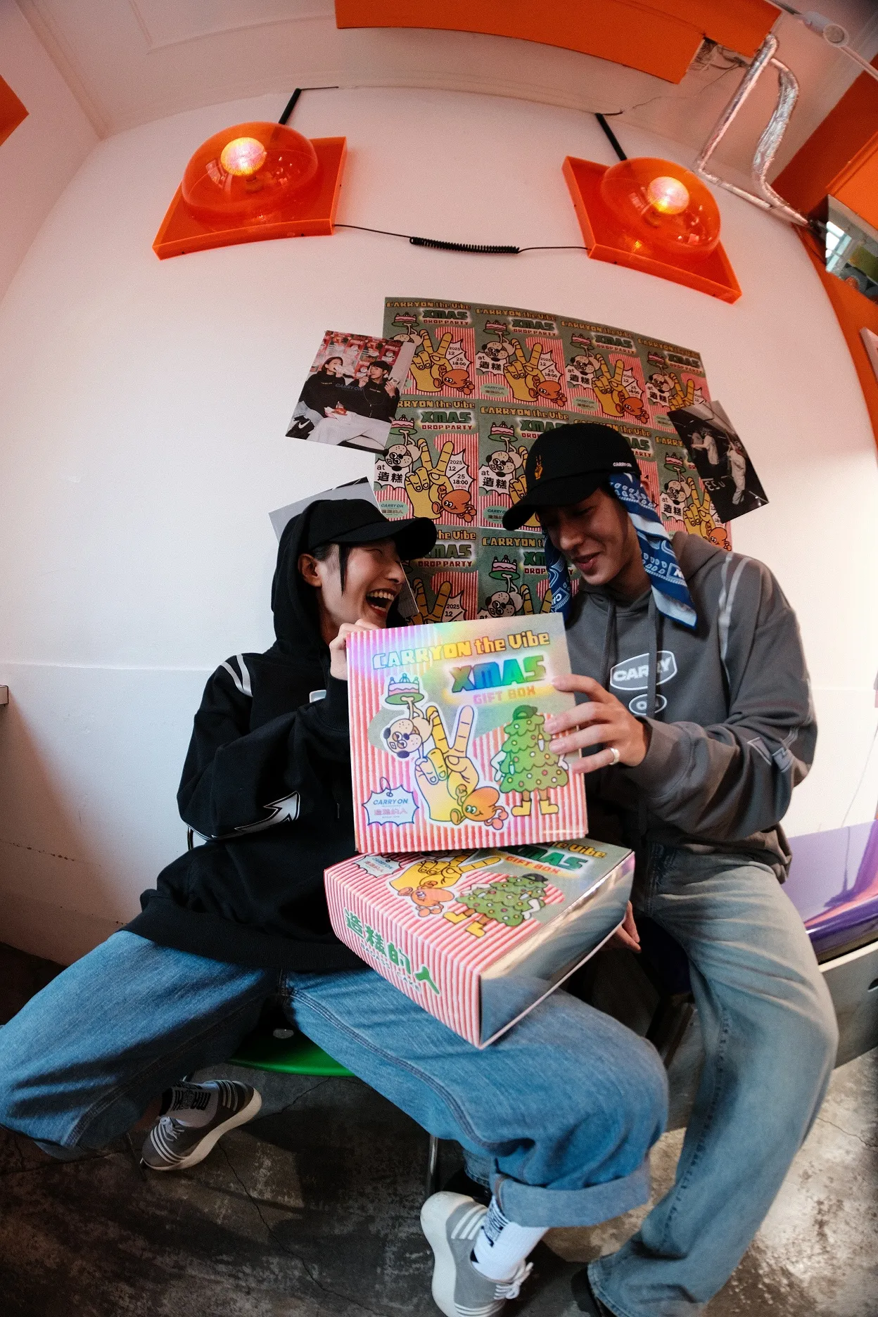 CARRYON以及造糕的人，透过潮流精神以及美味甜点的交融，让年末节庆仪式感更有态度。品牌提供