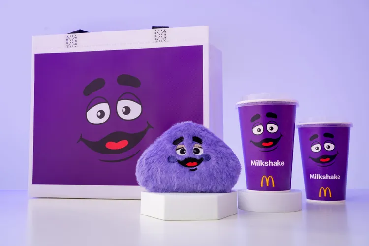 「奶昔大哥毛毛包」、台灣限定的「奶昔大哥購物袋」，與奶昔回歸同步開賣。麥當勞提供