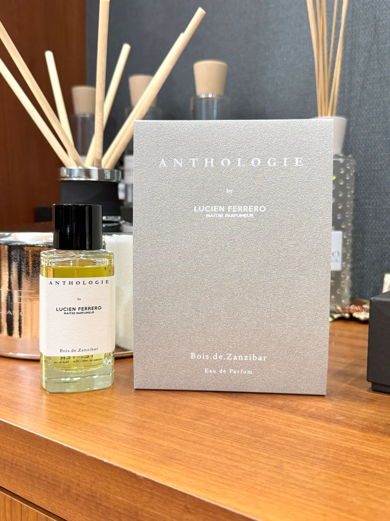 Anthologie by Lucien Ferrero「BOIS DE ZANZIBAR真・大地」，香水外盒有特殊的点字设计，30ml／2980元、100ml／6080元。张家玲摄