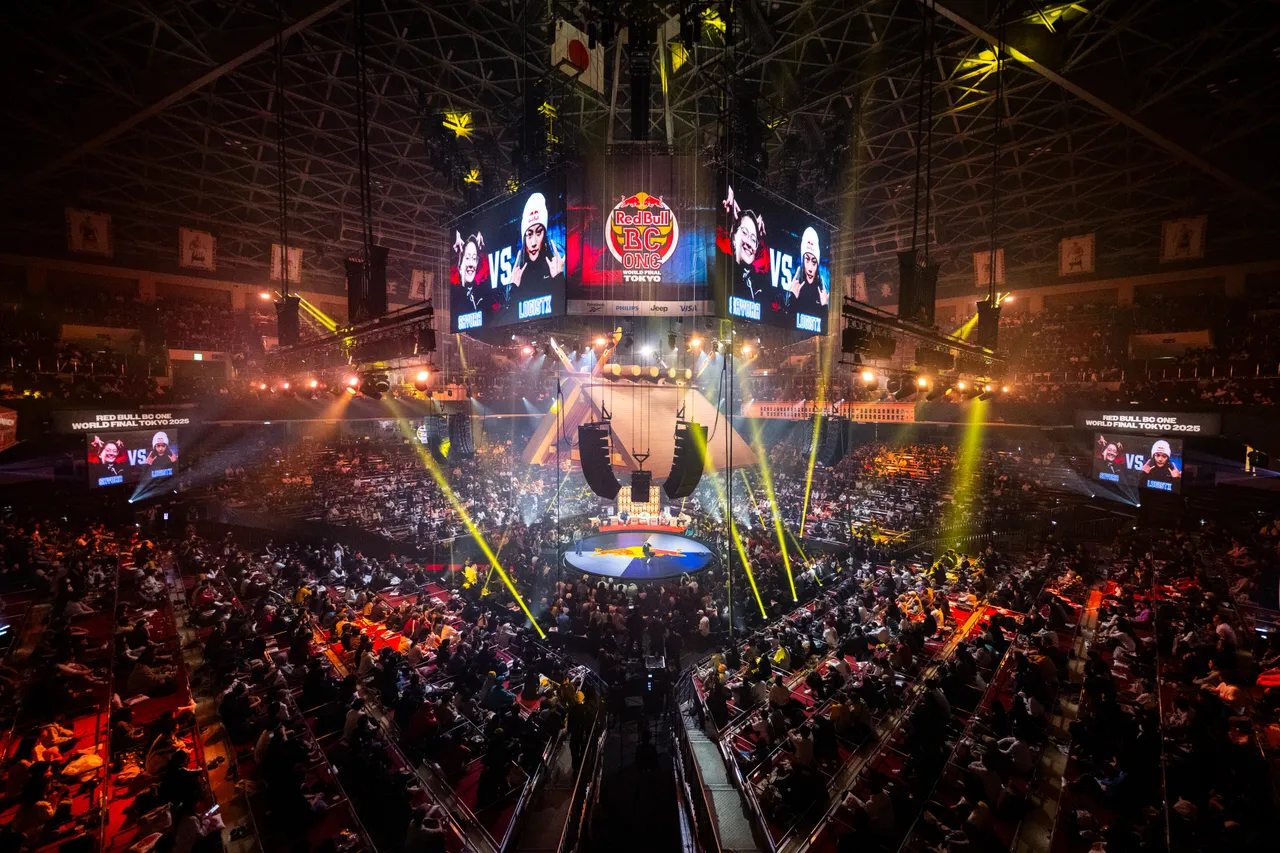 全球霹雳舞界最高殿堂——Red Bull BC One世界总决赛，在超过 7700 名粉丝的观赛中精彩落幕。Red Bull提供