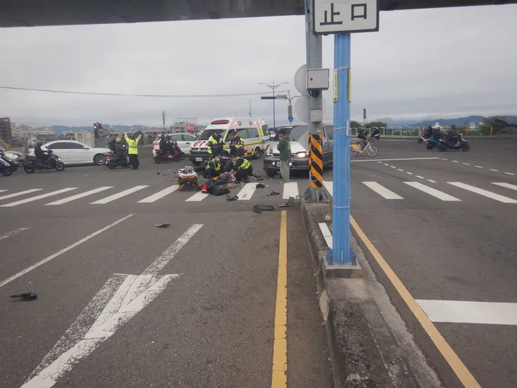 事故發生在大里區環中東路與德芳南路口。民眾提供