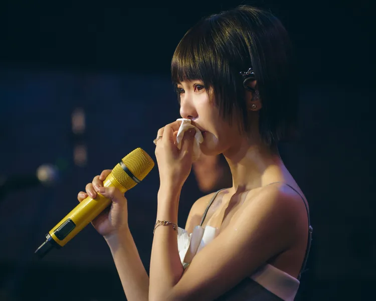 温妮日前庆生演唱会上，感动哭了。相映音乐提供